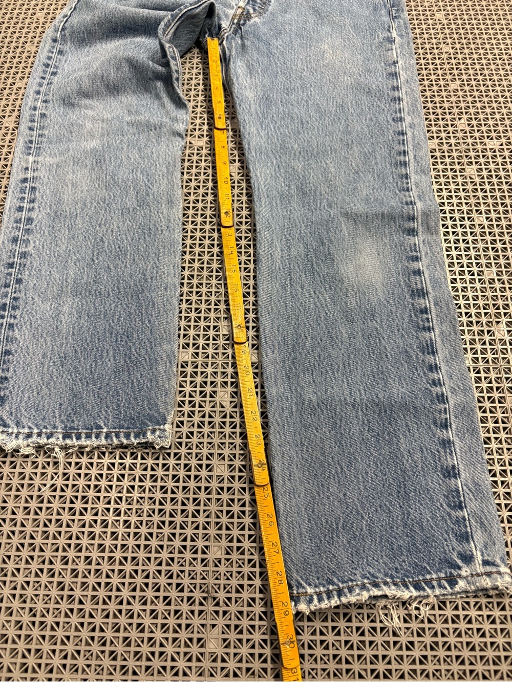 Vintage Levi's 501 Medium Wash Button-Fly Blue Jeans - Y2K - Picture 11 of 15